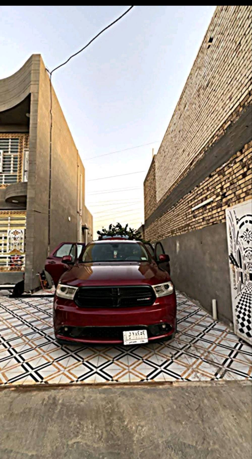 السلام عليكم  دودج دورنكو 2019

المواصفات رقم بغداد  مشروع وطني 
ماشية 117
1- محرك 6سلندر 3600بخاصية توفير الوقود ECO
2- بصمه + دخول 
3- حساسات خلفيه اصل مع خاصية اوتو ستوب 
4- لايت زنون
5- مع تحرك المرايات الجانبيه عند الرجوع الى الخلف حسب التحكم 
6- ويل كب حجم 18 . طخم تايرات حديث
7- نظام صوت ٧ سماعات داخل السياره 
8- تحكم ستيرن كامل امامي وخلفي 
9- شاشه دشبول لمس كبيرة متكاملة الأيعازات . وشاشة ٧ انج
معلومات السيارة والعطلات
10- نظام AUX + Bluetooth . نظام ملاحة GBS + ذاكرة ميموري كارد موضعي + UBS
11-مانع تزحلق (انزلاق )
12- تبريد ٤ قطع اكثر من 10 منافذ
13- الكشنات جلد 6 راكب غرفة منفصل VIP
14- كاميرا خلفية دواره HD
15- اظهار ضغط الهواء في الاطارات ومعلومات السياره الكترونيا مثل كمية دهن محرك الوجه ودرجة حرارة المحرك والكير والزيت وضغط الزيت الكتروني