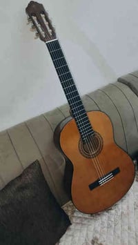 للبيع... گيتار ياماها C40 الأصلي صنع إندونيسيا ، ما يحتاج اشرح عنه هو ...