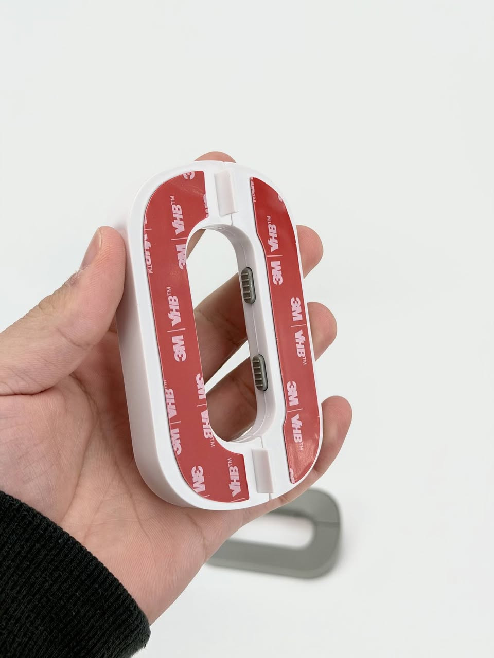 🔒 قفل أمان للثلاجة بتصميم بيضاوي عملي وآمن 🔒
هل تعانين من فتح الأطفال للثلاجة باستمرار أو عبث الحيوانات الأليفة بمحتوياتها؟ الحل الآن مع قفل الثلاجة العملي والأنيق.
✅ يمنع الأطفال من فتح الثلاجة والعبث بمحتوياتها
✅ يساعد على الحفاظ على سلامة الأطفال وتنظيم المطبخ
✅ يحد من وصول الحيوانات الأليفة إلى الطعام
✅ تصميم بيضاوي مدمج وأنيق لا يؤثر على شكل الثلاجة
✅ آلية قفل قوية مع مشابك مزدوجة لأمان وثبات أعلى
✅ سهل التركيب بلا حفر باستخدام لاصق قوي عالي الجودة
✅ يمكن إزالته بسهولة دون ترك آثار أو إتلاف السطح
✅ مصنوع من خامات متينة وآمنة للاستخدام اليومي
🎨 الألوان المتوفرة:
▫️ أبيض
▫️ رمادي
💰 السعر: 8,000 دينار فقط
🚚 التوصيل: 5,000 دينار
📩 راسلنا الآن للحجز والطلب قبل نفاد الكمية. عدد محدود. 🔥


**إذا كنت صاحب هذا الإعلان وتريد حذفه لأي سبب، رجاءا أرسل رسالة إلى الدعم الفني**