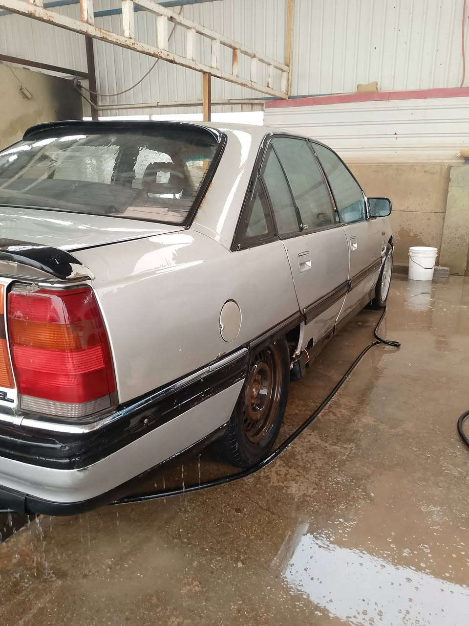 السلام عليكم سيارة اوبل اوميكا موديل 1992رقم نجف مالك السيارة بديوانية وسيارة بديوانية سيارة نظيفة وحلوة 
كير ومكينة خير من الله السعر 25وبيها مجال حك جية ***********اتصل وبيك خير ودلل
