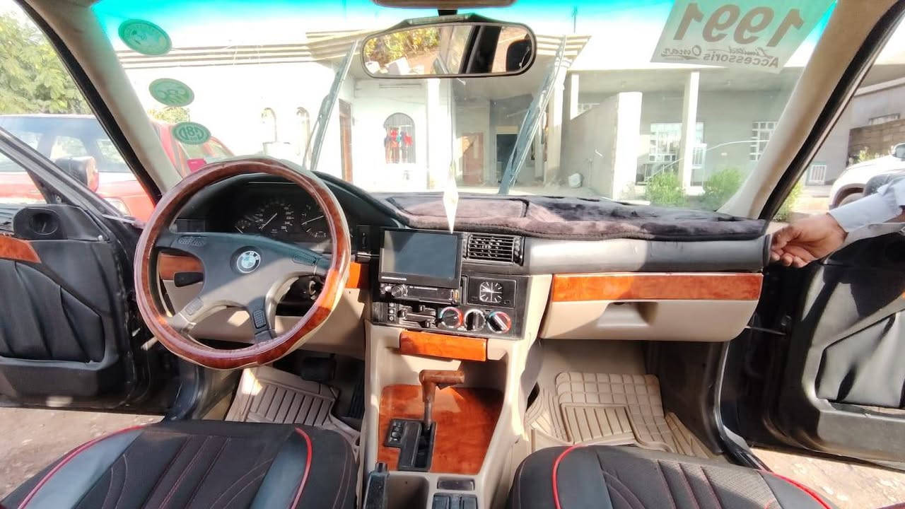 السلام عليكم بي ئم للبيع سيارة حلو ونضيفه مال جناي السعر المطلوب 48 وبيها مجال كير ومحرك بطه السياره كلشي بيها شرط طخم تاير جديد صدر جديد محرك جديد كير جديد كهربائيات شرط ***********
