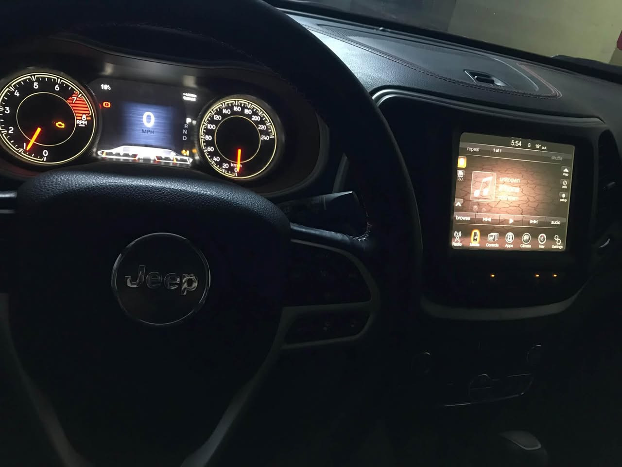 جيب شيروكي ٢٠١٨ ( ترايل هوك )لون أسود
سته سلندر ( V6 3.2) 9 نمر
السيارة فول مواصفات ( محسن )
- حساسات ٦ خلفية . ٦ اماميه 
- رادار امامي . خلفي مانع اصطدام توقف تلقائي
- اربع وضعيات قيادة ( SNOW ثلج / SPORT رياضي / ROCK صخور / SAND-MUN رمل-طين) .. بالاضافة الى ازار الفور ويل والصعود والنزول 
- شاشة كبيره بيها كل التحكمات
- المري الجانيبه هيتر + المرايه الوسطية كهرباء تعتيم لأنارات السيارات 
- كشن كهرباء + ميموري لخزن وضعيات كشن السايق
- تدفئة وتبريد مقاعد
- استيرن هيتر + تحكمات كاملة بالاستيرن
- نقطة عمياء + تثبيت سرعة وخروج عن مسار
- اوتو بارك (ركن ألي )
- اوتو ستوب ( السيارة تطفى من تكون على D وضاغط بريك تكدر اطفي وتشغله)
- الابواب بصمة + دخول ذكي 
- صندوك كهرباء و شفط تلث ازار بالبصمة ويم السايق وبالصندوك
- بانوراما 
- تشغيل عن بعد 
- سايد بريك كهرباء 
- سستم صوت قوي ٩ سماعات
- كشنات جلد مختم شعار TRAILHAWK

للتواصل. واتس ***********
السعر ١٤٨ورقة وبيه مجال بسيط
