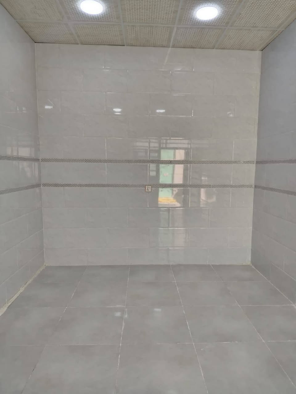 ♛ياﷲ دار للبيع مساحه ١٠٠م  شارع 30 
♛اساس صب البناء بلوك السقف صب كونكريت 
♛ سعر الدار ٤٢ مليون  مع المجال القليل
♛غرفه صاله  استقبال  مطبخ صحيات 
♛العنوان الكوفه البراكية  شارع المطار القديم قرب مجمع الحبوبي *********** مكتب المنصوري
