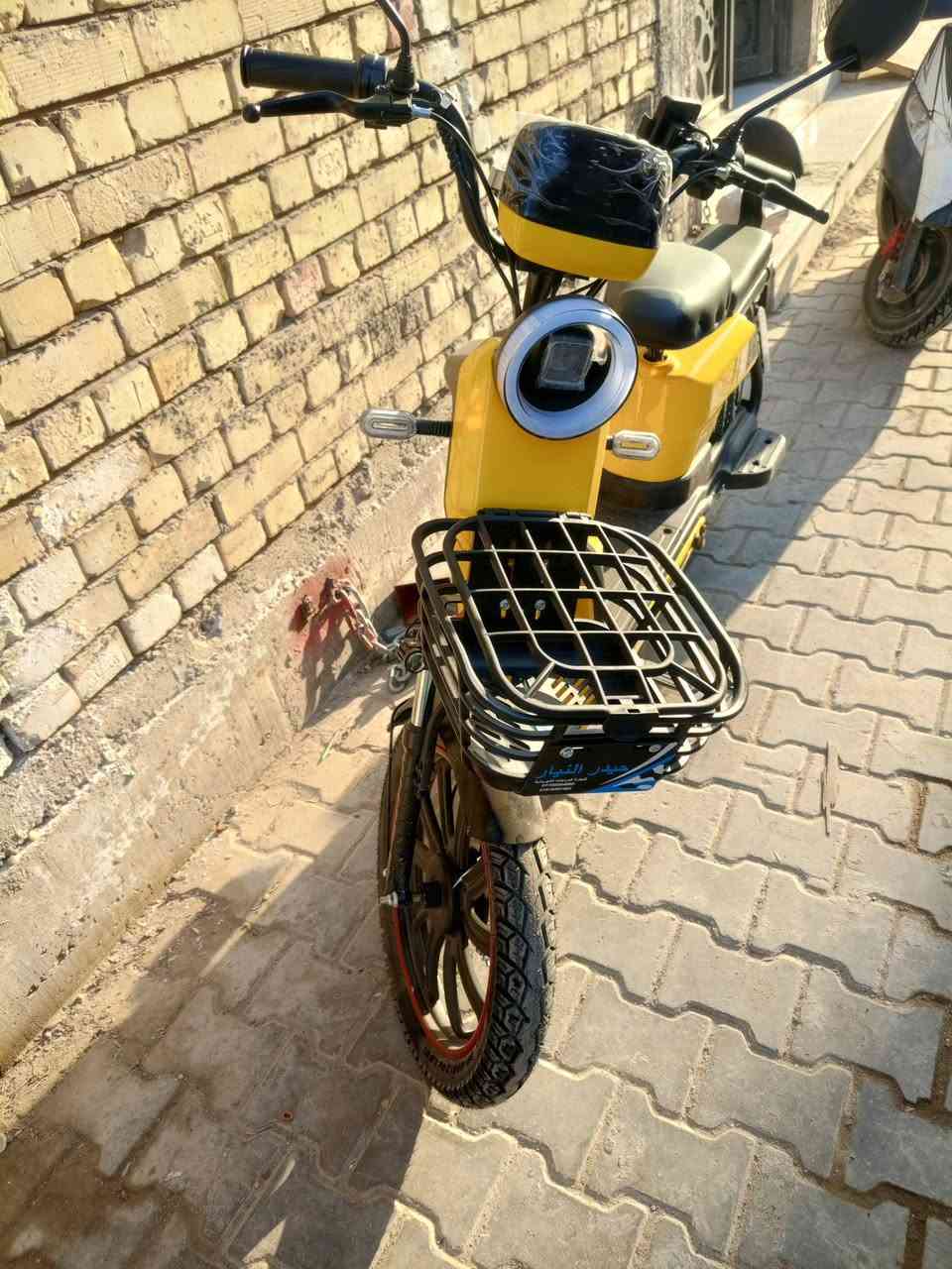 متاح دراجه شحن حجم 20 جبلي قبل شهر اشتريتها بعدها جديده مواصفاتها تمشيك 30 كيلو بالشحه والسرعه الحقيقيه 60 بيها خمس بطاريات كبار وتشتغل على البصمه وعلى الكرت وعلى المفتاح وصل الضمان موجود سعر 400,000 قفل بدون عمله من الاخير الشراي يتصل العنوان بغداد الحريه قرب ساعه عدن***********
