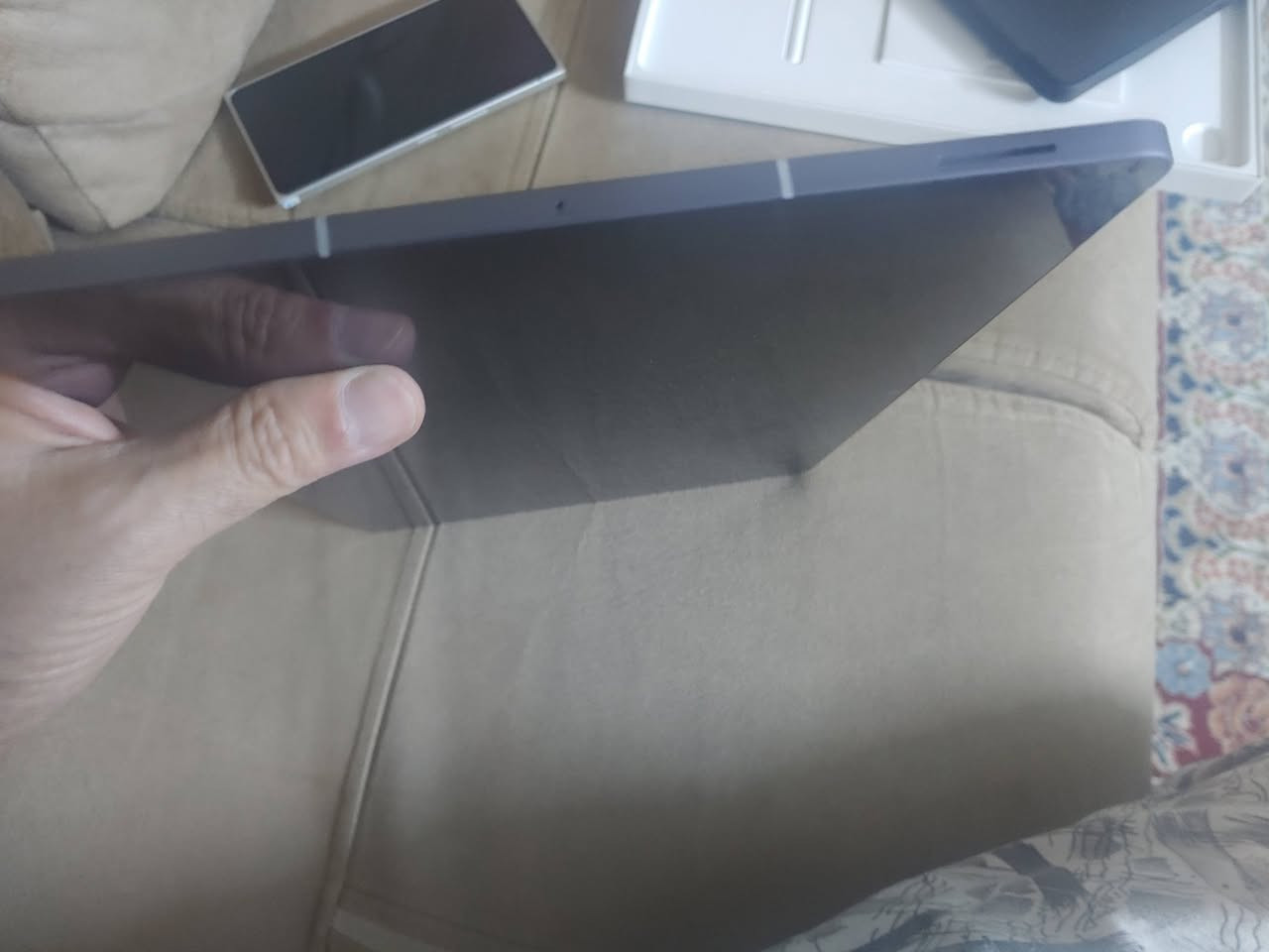 سامسونك تاب اس 10 بلس اف اي 
ذاكره 256 رام 12 ياخذ شريحه يعني 5G شبه جديد كارتونته كامله بيها الشاحن والقلم وحافظة
السعر 750 الف
للاتصال ***********
