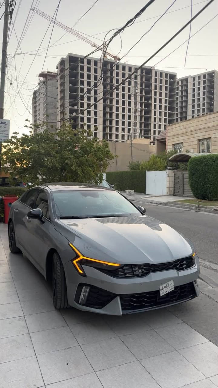 كيا  K5  موديل 2025  جيتي لاين   فول موصفات
محرك 2500 تنفس طبيعي   ماشيه 3300km بدون رقم 
حادثها بنيد تبديل وصبغ  ومقدمه الجاملغ بارد الشاصي الايسر صبغ  وهنا بلعراق صار بيه نص الجاملغ الخلفي والباب صبغ اثر شخط يم السمكري 
بغداد الكرخ الغزاليه السعر 14500 وبيه مجال بسيط   بيع فقط بدون مراوس ***********
