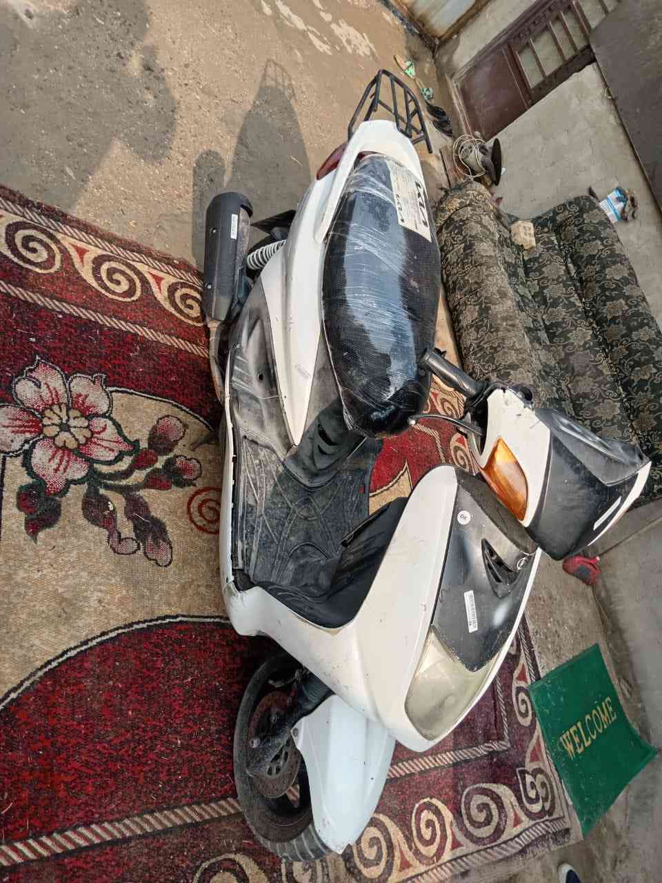 السلام عليكم ورحمة الله سكنس البيع نثيه 110 دراجه كلش حلو ونضيفه كهربائيات كله جديده دراجه كلش حلو 
مكاني بغداد المعامل الحسينيه ب 350. 
***********
