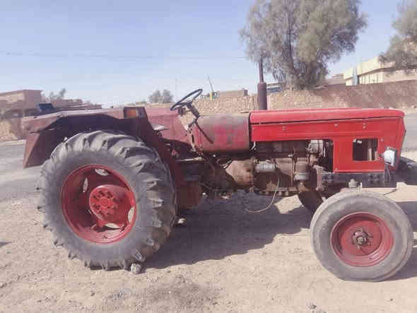 السلام عليكم 
للبيع تنكتر عنتر موديل 71
محرك نظيف واكسل نظيف 
تواير الوره نظيفات وتواير الاماميا بعدني ماشادهن
بل لايلون تنكتر جاهز مجهز گبل للكراب 
السعر:(ثلاث ملايين) وبي مجال للطيبين
المكان صلاح الدين  ناحية مكحول 
رقم الهاتف: ***********
