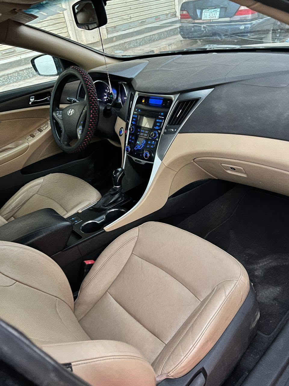 🔥 *عرطة اليوم* 🔥 7/3
_هيونداي سوناتا هايبرد  SONATA 2012_ 

_الممشى:_ 170 ألف كم | _لون أسود فخم_ | _داخلية بيج جلد_ 
_المواصفات:_ شاشة، تحكم دركسون، مكيف لمس، جنوط 
_الحالة:_ مكينة وقير على الشرط، بودي نظيف 

💰 _السعر: 4,500 دولار كاش_ 
سيارة فخامة بسعر عرطة 

📍 صنعاء جوله دارسلم جوار حوش مرور دارسلم | 📞 772941857 
_سكاي برابوس_


**إذا كنت صاحب هذا الإعلان وتريد حذفه لأي سبب، رجاءا أرسل رسالة إلى الدعم الفني**