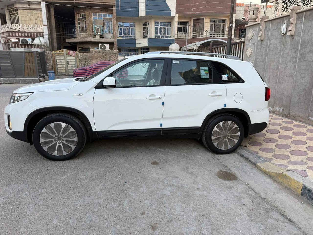 زيرو #اخت_الزيرو 
سلام عليكم 
سورنتو  2015 خليجي كفاله عامه 
وارد كويتي اصلي ساير
فول  مواصفات كويتي اصلي 
مكفولة من صبغ وتبديل وبارد وشخط كفالة عامة شرط سونار 
ماشيه  25 KM حقيقي 
كشنات جلد اصلي 
اريل نفيگيشن 
لد امامي وخلفي 
حساسات خلفي امامي 
 6 سلندر 3500
وباقي المواصفات المعروفه
رقم بغداد تحويل نفس اليوم بسمي
سيارة جديده بوضع الزيرووو سعرها معقول بلعافيه ع الياخذها
للإستفسار *********** مكاني بغداد واسف على الاطاله
