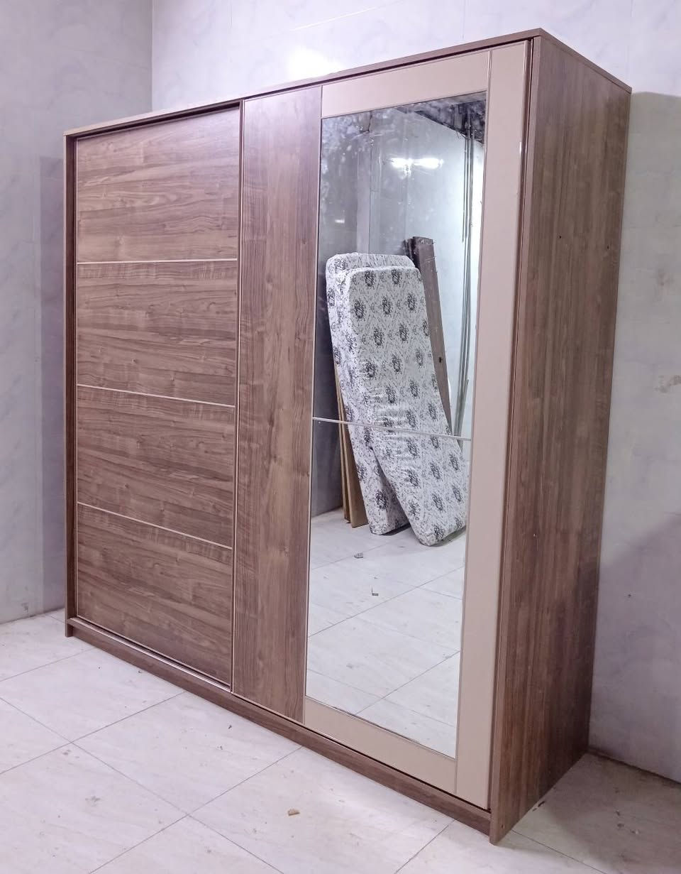 تاقم نوستن
5پارچە
دۆشەکی ئەسڵی
بێعەیبە
نرخی 200 هه زار
***********
***********
سلێمانی السليمانية, العراق
