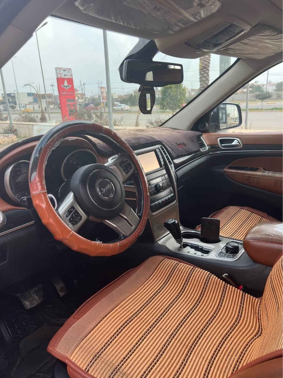 جيب  لاريدو 2012 اعلى فئة اوفر لاند هيمي  5.7 سومت فول كلين تايتل  داخل بل عراق صاير ربع بابين وربع جامرلغ  صبغ بدون دواخل شاشة دشبورل قلاب شاشة سقف كشنات كهرباء وضعيات قيادة دبلات اير باك يعني جكات تتعلة وتتنصة فتحة سقف داخل مشمشي  كشن هيتر وتبريد رادارات حساسات بصمة نقطة عمياء لايتات زينون  صندوك كهرباء فور ويل  ويل srt السيارة متصرف عليهة الف دينار وفول الفول وصدرجديـٍْْNeWـٍْْد اي نقص ما بيهة باتري جديد ماشيه 149 mi
مال جناي سعر 147 مجال او مراوس حسب القناعه 
المكان كركوك حمزلي
*********** كركوك, العراق
