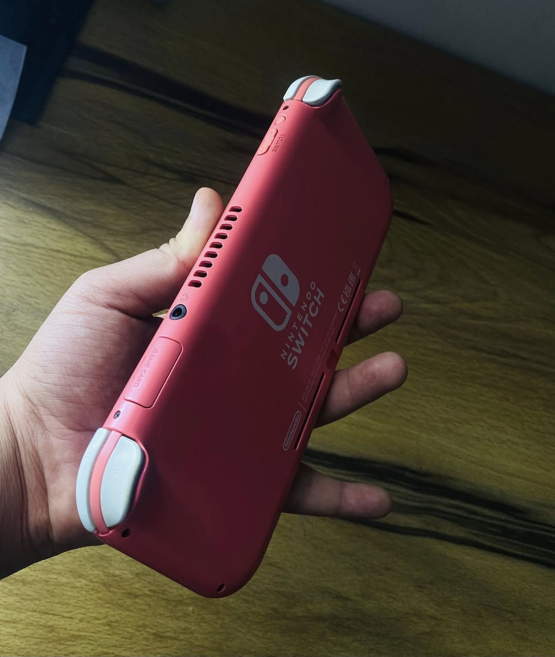 السلام عليكم، نينتيندو سويتش لايت مهكر للبيع
مرحبا شباب متوفر نينتيندو سويتش لايت مهكر قطعه نضامين online + offline التهكير يم صفاء بالبصرة

الجهاز بتحديث 21.2.0 اخر تحديث نزل للتهكير 

يعني اوف لاين سليم والاون لاين شغال وتكدر تتصل بالانترنت 

الاوف لاين محمل عليه اجمل الالعاب مثل :

The Witcher 3 , Stray , zelda , little nightmares 3

وغيرها وتكدر تحمل اي لعبه مجاناً ، برامج التهكير كلها موجودة 

نضام الاون لاين شغال ، فورت نايت ، روكيت ليك ، يوتيوب 

وغيرها …

الجهاز نضافه 100% اخو الجديد بدون اي خلل او مشكله

سليم من كل النواحي ، الاتصالات ، الازرار ، التحكمات ، الصوت ، البطارية حالتها جدا ممتازه وتدوم فتره طويلة 

ملحقات الجهاز كامله وهي :

الكارتونه الرسميه مالته ، شاحنه Nintendo اصليه

يحتوي على لاسقه للشاشه ، رام خارجي 128 ساندسك اصلي

سعر الجهاز 200 الف فقط مناسب جدا 

العنوان / بغداد - البياع - شرطة الخامسة 

الرقم للتواصل / ***********

يوجد توصيل لجميع المناطق والمحافظات
