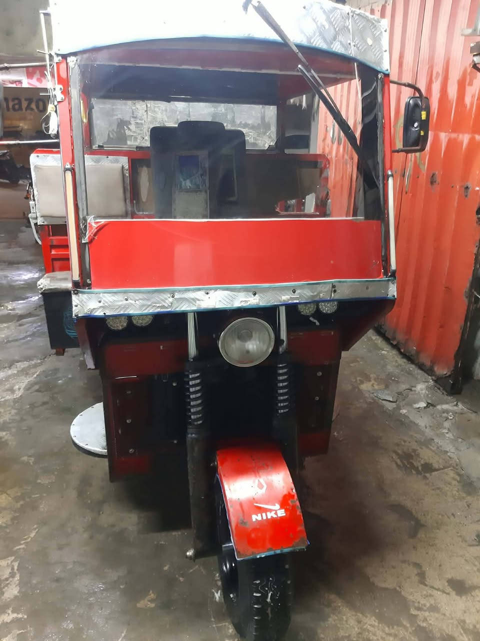 ستوته للبيع المكان بغداد  طنين  وانص مرقمه 11 بغداد السعر خمس ملايين ونص  ***********
