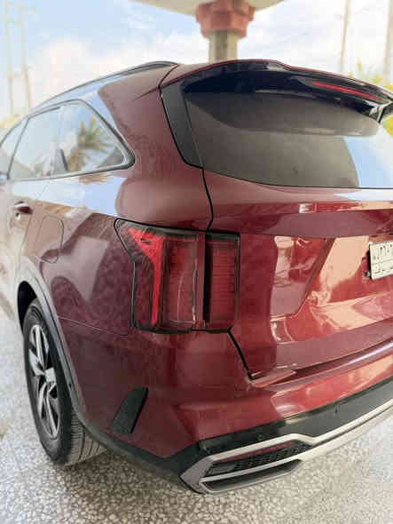 السلام عليكم للبيع كيا سورنتو 2023 وارد امريكي حادث كلش بصيط بدون قطره صبغ السياره فول مواصفات وحلوه وجديده واستخدام بسيط بيها دعاميه خلفيه صبع وبارد كلش بسيط بل جنطه الباقي كفاله ماشيه السياره 55 الف كيلو متر مو مايل سعر السياره 235 وبيها مجال بسيط 
استفسار ***********
***********
