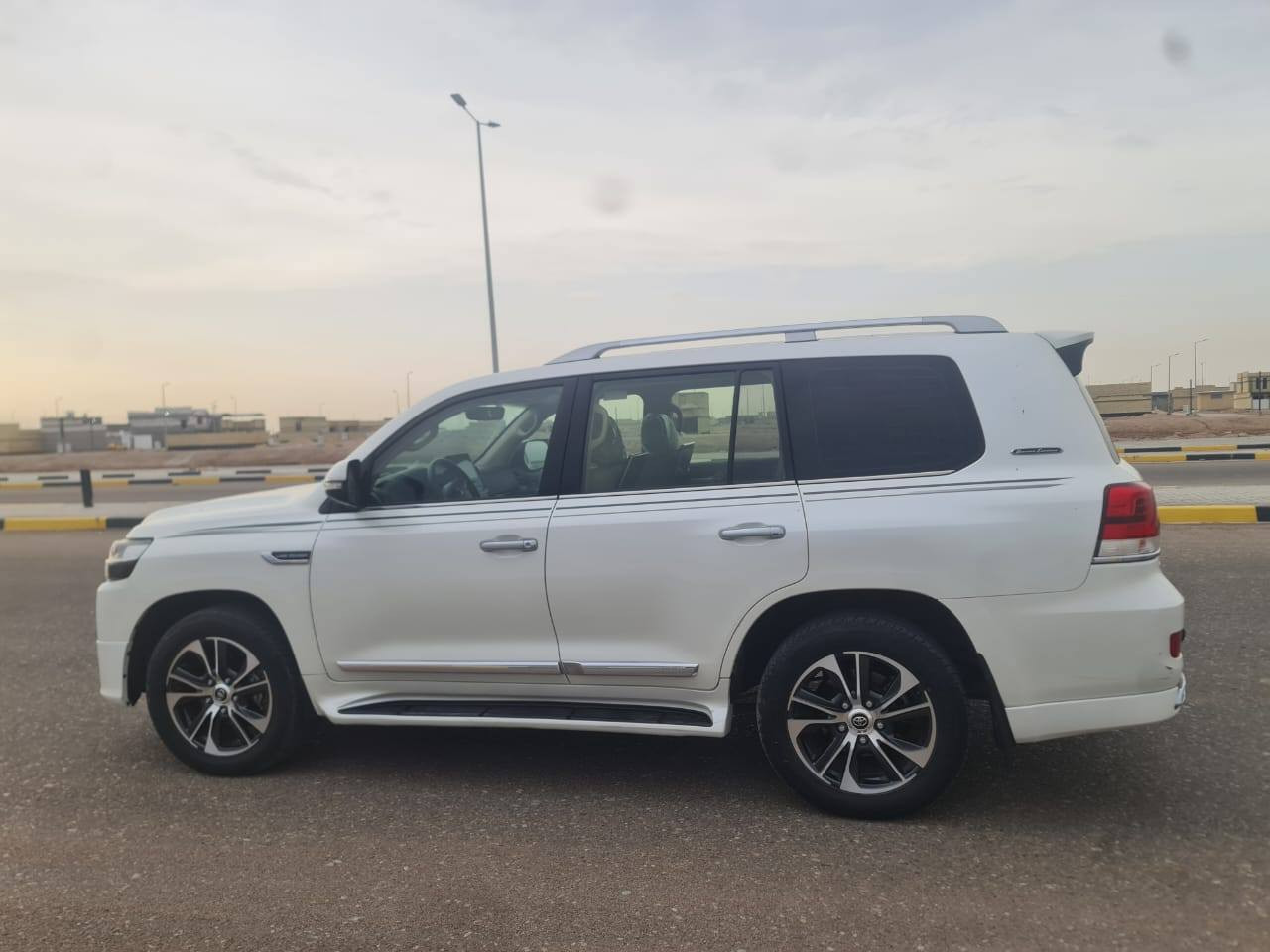 لاندكروز ٢٠ كفاله عامه مكينه ٦ فول مواصفات السعر ٤ شدات و٧٠ ورقه الاتصال *********** مكان سياره بصره القبله ٤٠٠
