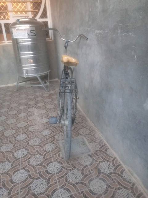 أنا أبيع بايسيكل مستعمل بحالة جيدة. الإطار الخارجي قوي والمقعد مريح، مناسب للاستخدام اليومي أو التوصيل. يمكن اعتماده للتنقلات في المدينة. السعر قابل للتفاوض.