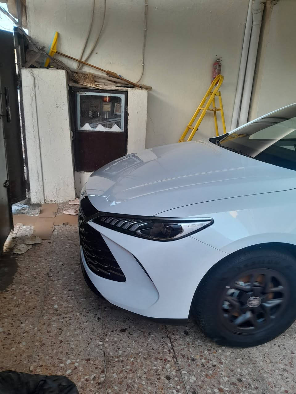 السلام عليكم في وادي للبيع ماشا 2000 بسمي  كفاله عامه سعرها 18 مليون وبيها مجال بغداد الغزاليه ***********
