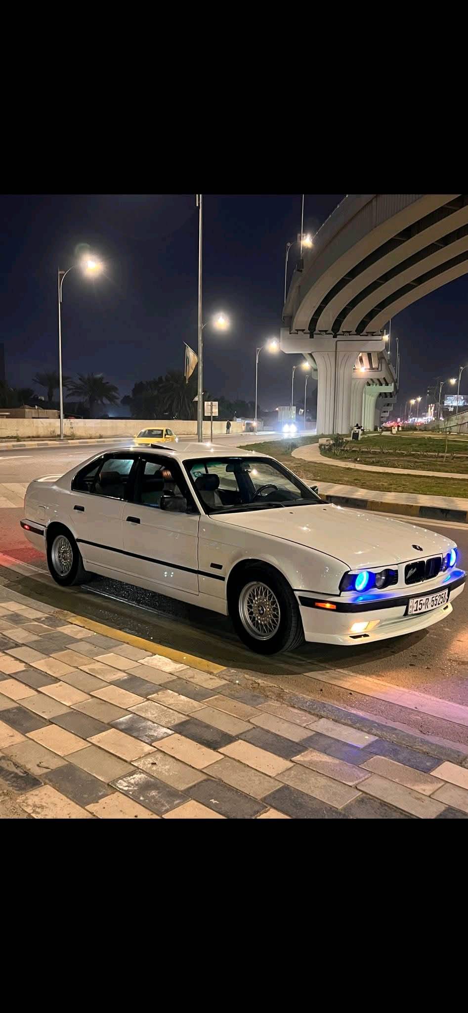 السلام عليكم 

 بي ام 525 فانوس موديل 1991 للبيع او مراوس وارد امريكي حادث جاملغ امامي فقط صبغ عام جماليه السياره احلى من الصور بهواي
كير محرك مكفولات
السياره فول مواصفات
فتحه
بجم عريض
دعامياتm امامي خلفي
تلفون بلاد
كراسي كهرباء فول تحكم
تجاوي كهرباء
تدفئه كشنات
جام اربعه كهرباء
مري منفصل كهرباء
برده خلفيه كهرباء
دبل ايرباك
دمام صندوك اصلي
ويل خليه جديد اصلي
سنتر لوك
جام كهرباء 4
لايت زنون عالي
شاشه كامره دواره امامي خلفي
كهربائيات شغاله بيها ملاحظات كلش بسيطه 
وباب عكس السايق يراد فقط كيلون 
والجام الخلفي عكس السايق ما ينزل تصليحه بسيط 
تبريد منضومه جديده كامله بس بنهاية الصيف الكمبريسر صار بي صوت
السياره جاهزه صدر بي ملاحضات بسيطه بل امامي الخلفي جديد
رقم انبار دولي الجديد  تحويل ثاني يوم مشروع وطني السعر 75 وبيها مجال حك الجيه 
العنوان بغداد الدوره 
***********
