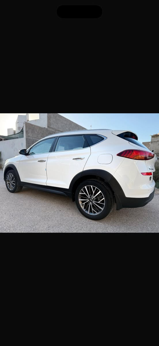 توسان موديل ٢٠ بيها بارد بلجاملغ عكس جهه البانزين ودعاميه اماميه مصبوغه ماشيه ١١٥ الف كاميرات اماميه خلفيه كشنات جلد للاستفسار *********** رقم بصره جديد
