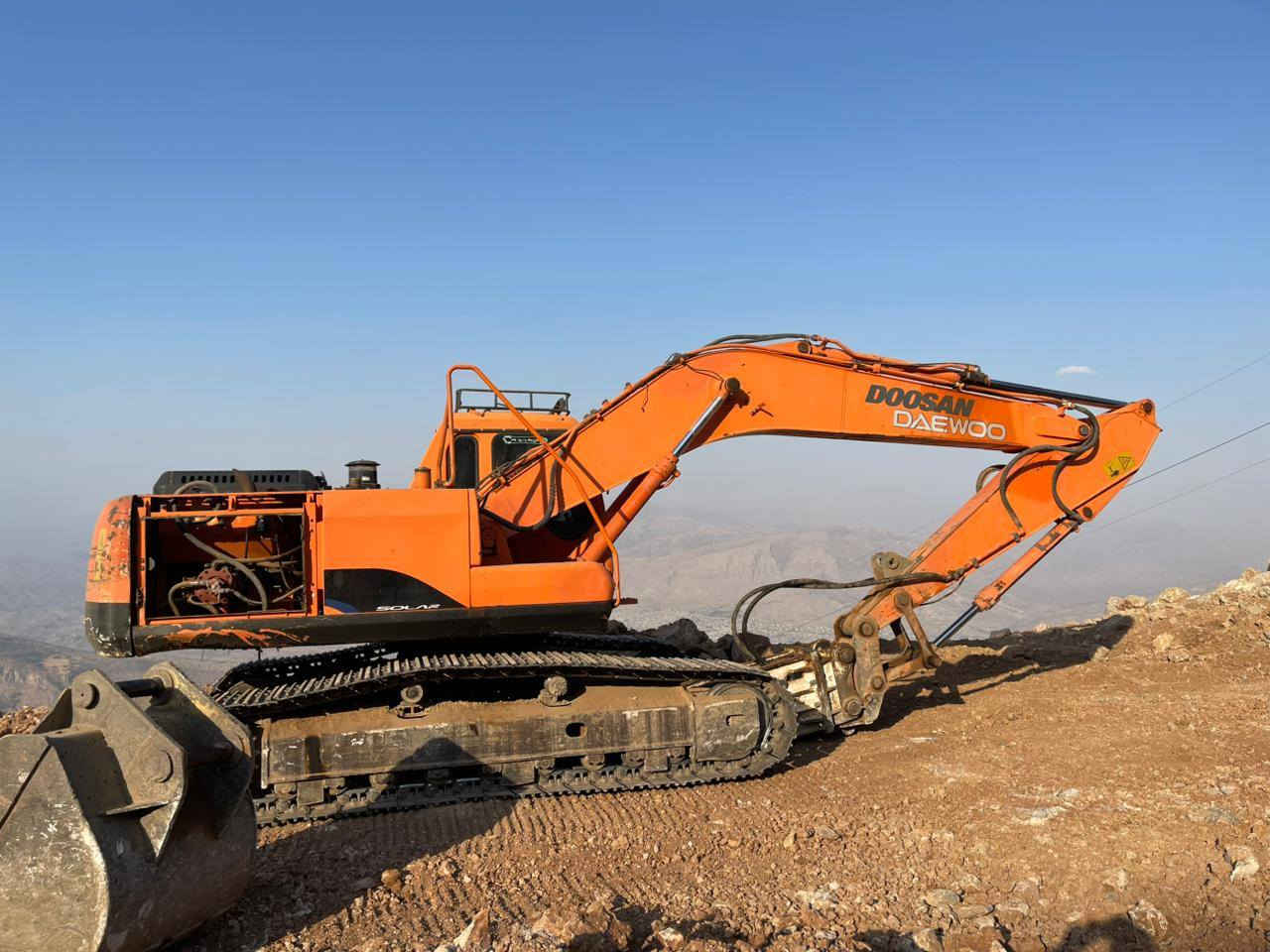 حفاره ديؤ بؤ فرؤشتن للبيع حجم 225 موديل 2006
رقمو سناويه زؤر خوينه همو گيني بشرته 
رقم تليفون ‏‪***********‬‏
