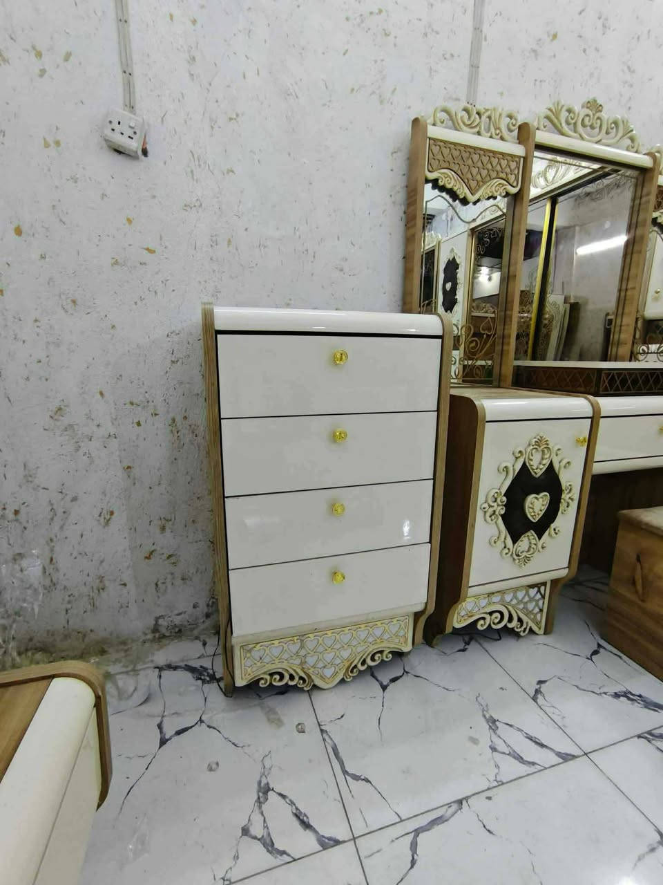 غرفة تركي للبيع 
11قطع


**إذا كنت صاحب هذا الإعلان وتريد حذفه لأي سبب، رجاءا أرسل رسالة إلى الدعم الفني**