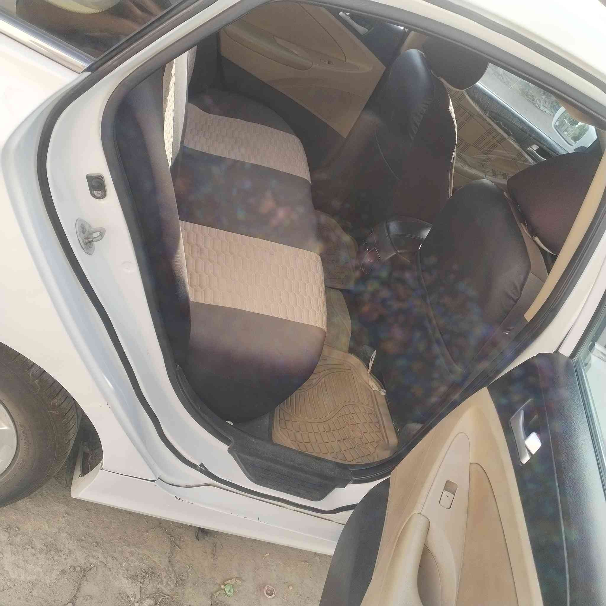 السلام عليكم
سوناتة مضلع مديل 2011 خليجي 2400
فول مواصفات عدا البصمة
بنراما شفتات ستيرن مري شفط كرسي كهرباء تبريد قطعتين فول هدا البصمة
السياره بيها قطعتين صبغ وبيها البنيد راجعة علي سياره ومسحوب ومعدل عايز تكحيل. نصبتها حلوه 
تبريدها عايز كمبريسر ، 
السعر ٩٧
وعليها غرامة ٧٥٠ يعني خمس ورقات تنزل من سعرها
يصير ٩٢
 العنوان النجف الاشرف 
للاستفسار
***********
