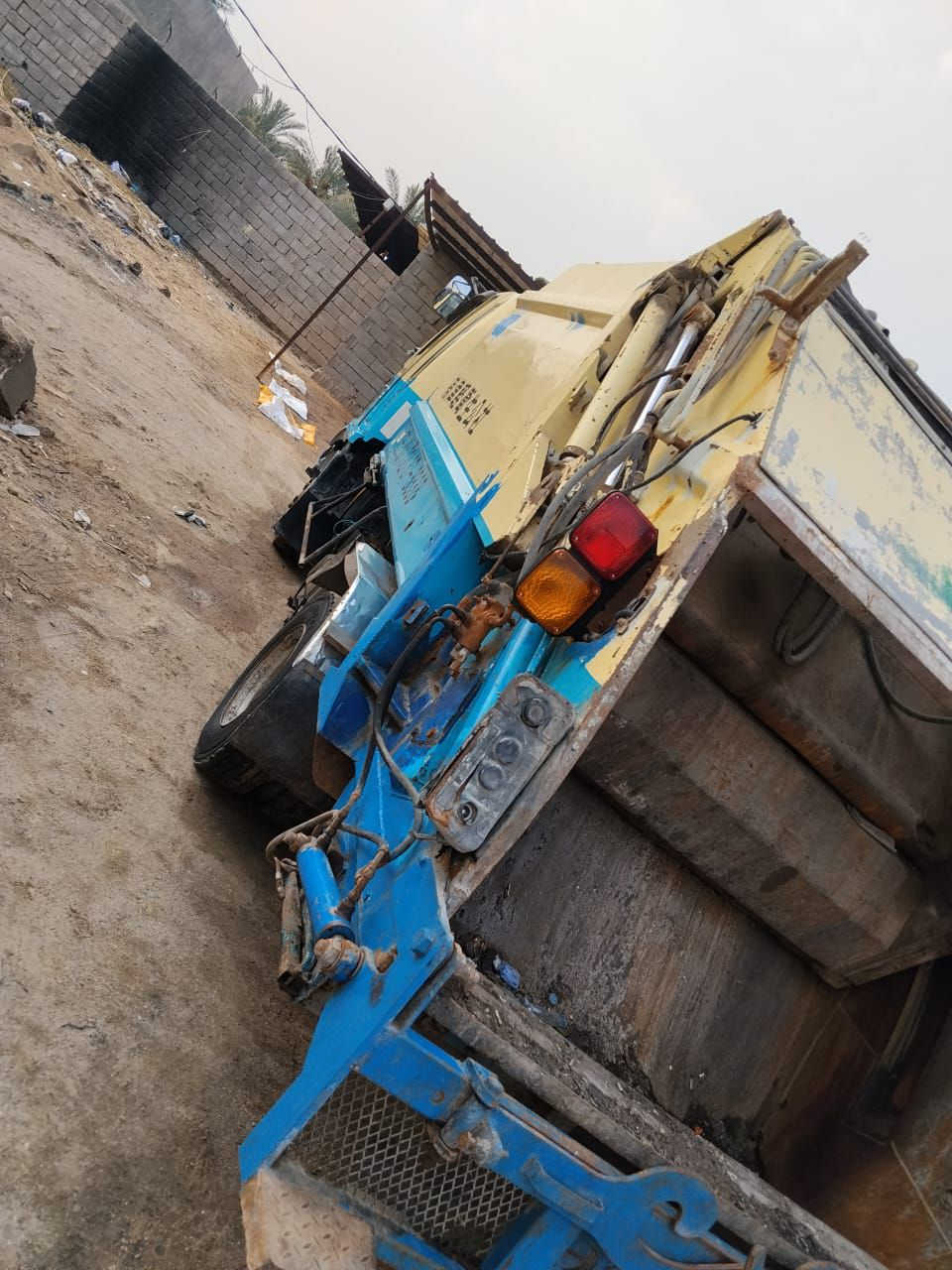 سلام عليكم عليكم 
كا بسه هينوا للبيع 
موديل 95 بلادية تحويل ثاني يوم 
 كبسة كهربائي8.5 شاصي بلادي . 
سيارة جاهزة كهربائيات  تخم تأير حدادية  رقم الماني ابيض بصرة   سنوية 28  كل  هاي مواصفات  *********** تصال على هذا رقم عنوان بصرة
