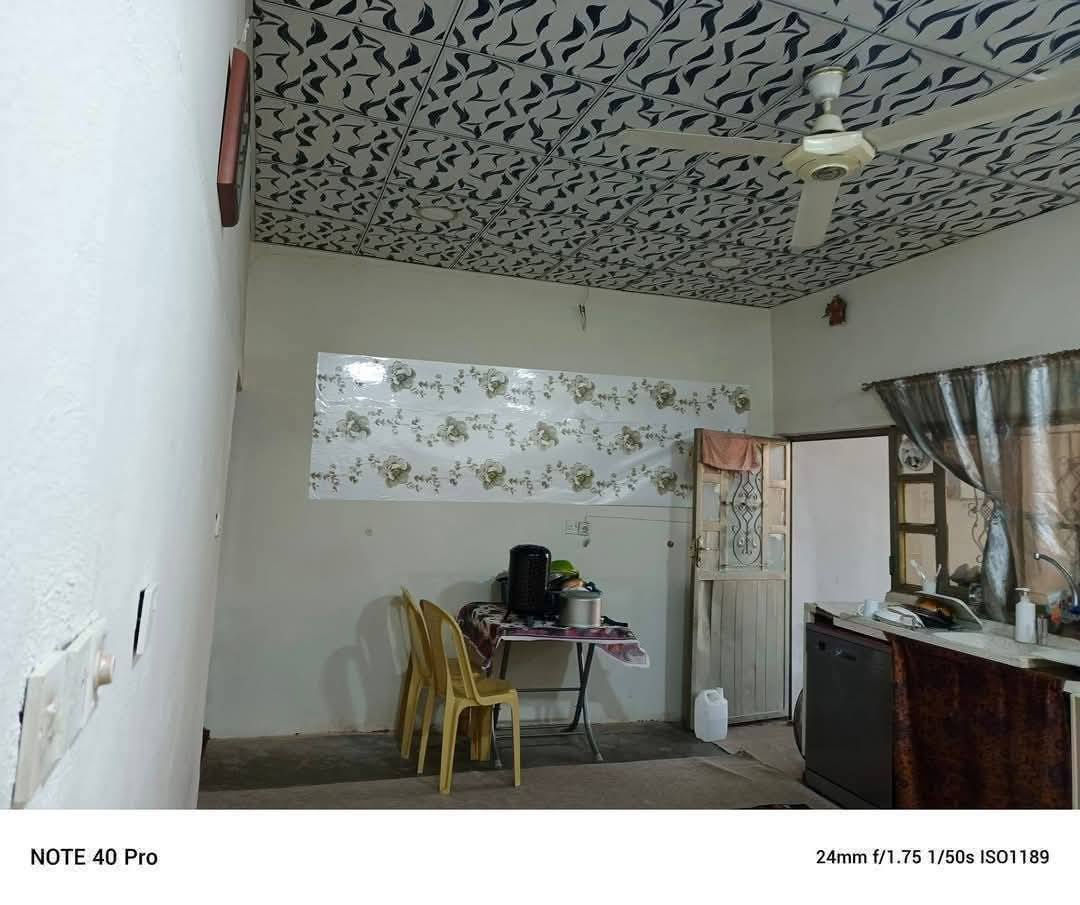 دار للبيع----مساحة 200م                                                        موقع --بنجاعلي قرب جامع رقيب                                                                                                                                                         
بناء نظيف 
كاعية سب 
مكان حلو  
فرع عريض 
-----------------------                                                                                                                         غرفتين نوم+ هول +مطبخ +استقبال+وصحيات بيتونة 
------------------------------
سعر  45مليون بي مجال
_________________                                                                                                           للاستفسار اتصال عالرقم       
٠ ***********📱
***********📱                                                     _________________________________________
