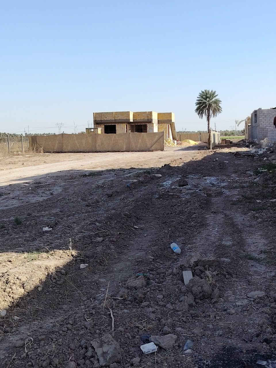 السلام عليكم يوجد 1000متر  ركن طابو زراعي الوجهه 20متر النزال 50متر 
قريه البوعبدالله قرب الامام عون  (عليهم السلام) توجد بيها كافه الخدامات كهرباء ماء اساله تبعد عن الشارع الرئيسي 300متر  بسمي تحويل مباشر  ***********  /واتساب
