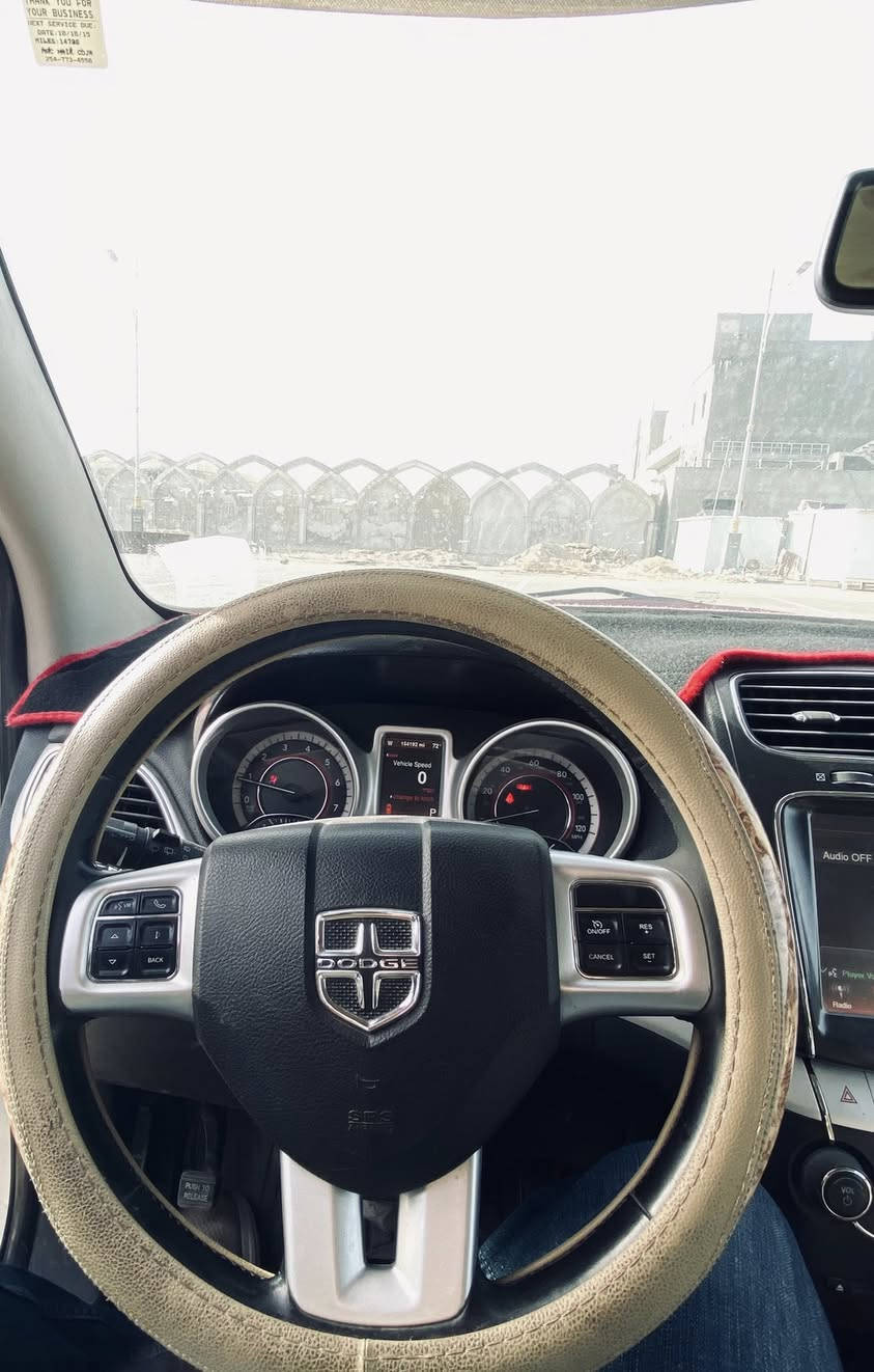 سلام عليكم دودج جورني 2015 3600V6 راديتر هيمي ثلاث سراوات السونار مرفق ويه الصور
المواصفات 

١-كشنات لون بيجي قماش

٢-سستم صوت alpine 

٣- شاشة كبيرة بلادية

٤-ويل ١٩ مالـGT بلادي

٥-دخول ذكي فقط تلمس الباب تفتح وحدها

٦-خروج ذكي بس تفتح باب السائق او الراكب تفتح الكل  

٧- مناخ منفصل بين السائق والراكب 

٨- انارة داخليه لد متحرك  

٩- بصمة تشغيل

١٠-ثلاث بصمات

١١-هيتر بالمري الجانبيه

١٢-هيتر بالستيرن 

١٣-تدفئه بالكشنات الأمامية 

١٤-كشن السائق كهرباء

١٥-كامره دواره 

١٦- بلوتوث/AUX/CD/USB

١٧-أوامر صوتيه

١٨-ثلاث منافذ جداحه 

١٩-لايتات الدشبول اوتو تشتغل بالليل

٢٠-اللايت الناصي والعالي لد والقديمات موجودات

السياره تبرديها هذه الصيف سويتله إدامة ينعش الفؤاد والتدفئه هم كذلك السياره مبدل طابوگه والسياره حدادية جديدة السعر 148 الرقم ***********
