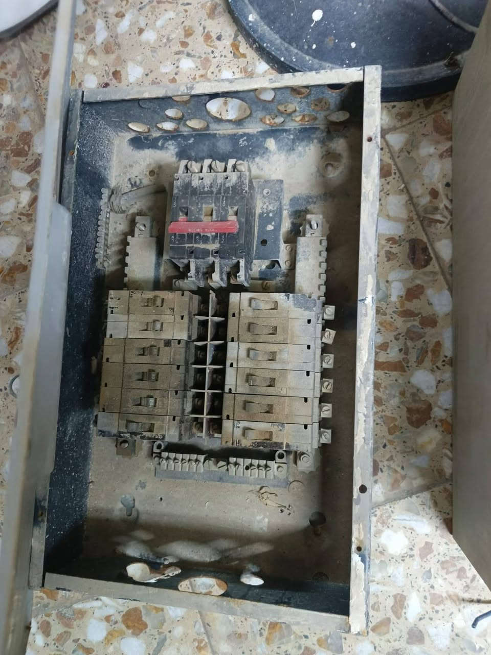 غراض لبيع المكان بغداد نهايه حي أور سبع قصور شارع ابو علي واتساب *********** اتصل واني بخدمتكم

