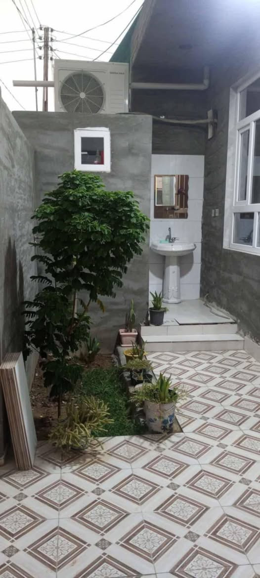 مكلفه بالنشر دار للبيع بهرز حي الشرطه نهايه حي القادسية طابق واحد 150متر طابو زراعي سند 25 السعر 85 للاستفسار ***********
