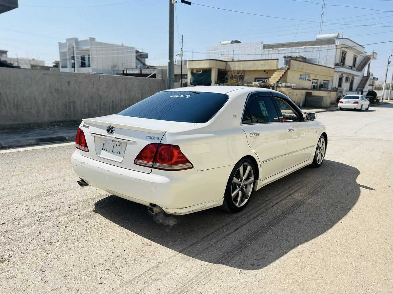 شاهینە مووس.
182 بێ دووکەڵ 
گێڕ گەورە مەکەینە گەورە .
ناو ڕەش 
 سێ دووگمە  ..
 هەرچوار تایەو ویلی لۆک 
داژبڵێ شکاوی نییە 
بێ مەسرەف . 
ساردوو گەرموو بریکی بەسراوە 
مەجمووعە سکانی لێکزس.
کامل جایز کراوە .
جامی هەڵ گیراوە . . ..
پۆڵیشو حەمام کراوە ..
سعری 65گەڵاو مەجال .
***********
***********
سەیسایەق
