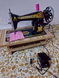 مكينة خياطة • شغالة • خياطة نظيفة