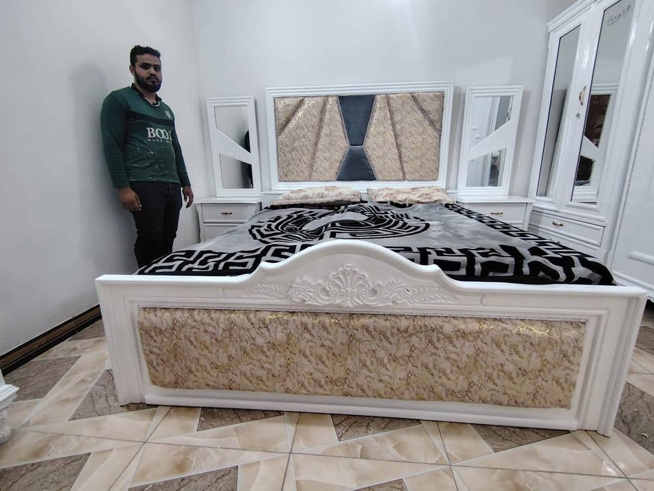 سلام عليكم غرفه نوم للبيع استخدام مده 3اشهر نجاره عراقيه درجه أوله تجي وتشوف بعينك سعر مليونين تواصل على هذا الرقم ***********
