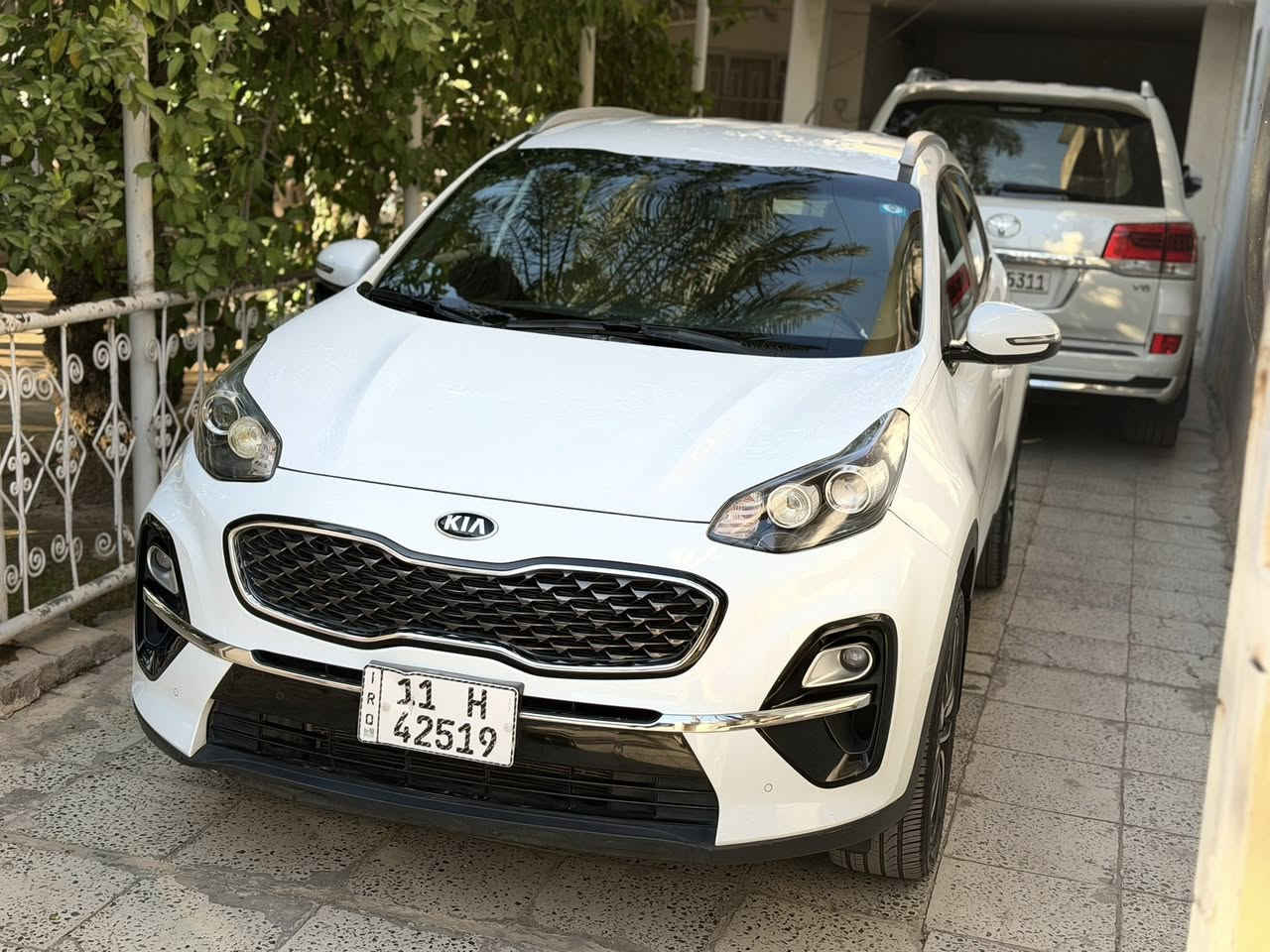 السلام عليكم . كيا سبورتج موديل 2020 وارد خليجي وكالة الدولية مكفولة كفالة عامة من الصبغ والتبديل والبارد جديدة جدا حتى شخط مابيها استلام من الزيرو على ايدي سنوية باسمي ماشية 84 مكينة 2000 دوش بلادية برغي ممفتوح بيهة والكير ايضا صدر تبريد كلة على وضع الشركة من الدعامية للدعامية برغي ممفتوح بيهة السعر 190 وبيهة مجال بسيط مكاني بغداد العامرية ***********
