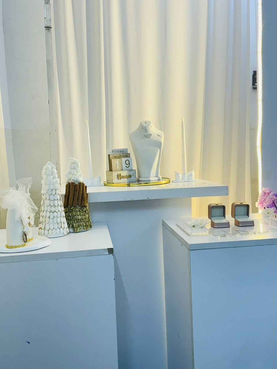 كوشه متكامله للبيع
السعر مليون 

شغل يد خشب ثكيل 

وبيها مجال 

توصيل ماعندي  مابيها اي ضرر صار ٥ اشهر من مسوتها

سبب البيع مكان ماعندي مكاني ديالى


**إذا كنت صاحب هذا الإعلان وتريد حذفه لأي سبب، رجاءا أرسل رسالة إلى الدعم الفني**