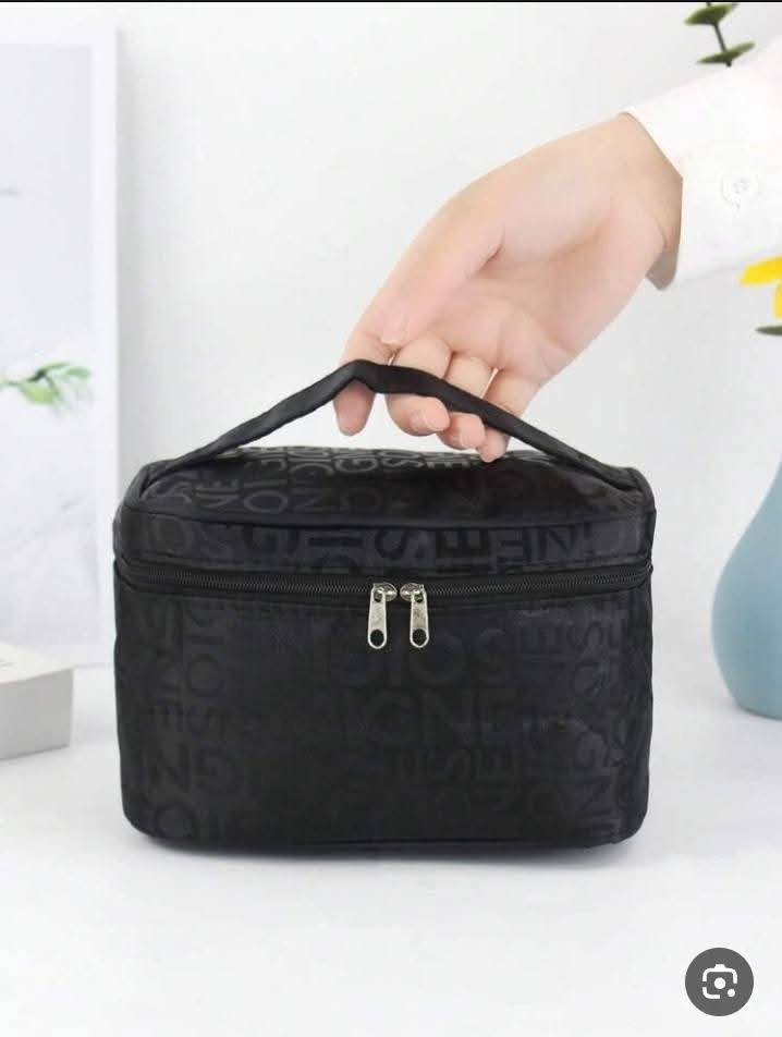 حقيبة مستحضرات تجميل
لون أسود


**إذا كنت صاحب هذا الإعلان وتريد حذفه لأي سبب، رجاءا أرسل رسالة إلى الدعم الفني**