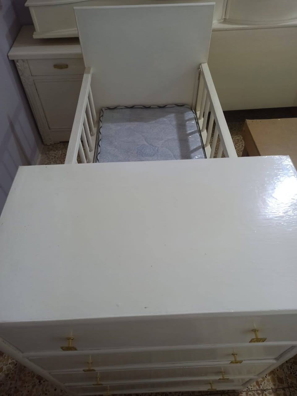 سرير طفل للبيع
 نجاره الخشب البلوك الأسود 
منام + أربع جرارات للملابس + قابل للفتح 
جديد كلش صار فتره بسيطه من سويناه


**إذا كنت صاحب هذا الإعلان وتريد حذفه لأي سبب، رجاءا أرسل رسالة إلى الدعم الفني**
