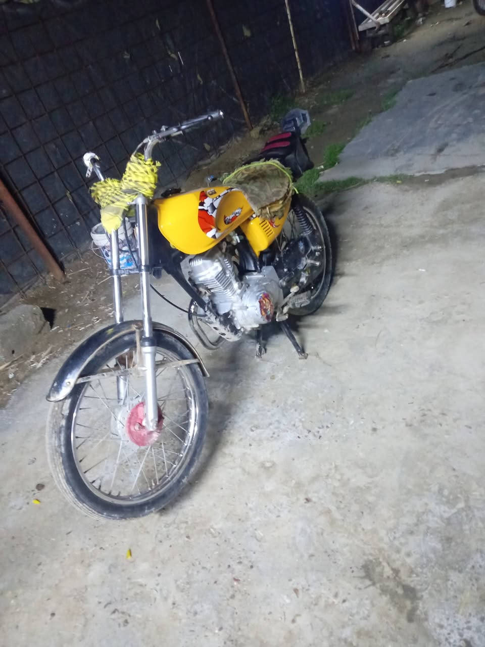 سلام عليكم دراجه للبيع موديل 23 أوراق سكنر شلامجه اصلي مكان بابل جبله سعر 500 وبيه مجال بيه دخانه من لاستيك ولف فقط
