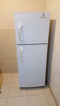 ثلاجات للبيع السعر وحد100والثانيه150والثلاثه 200بغداد تصال واتساب 0775...