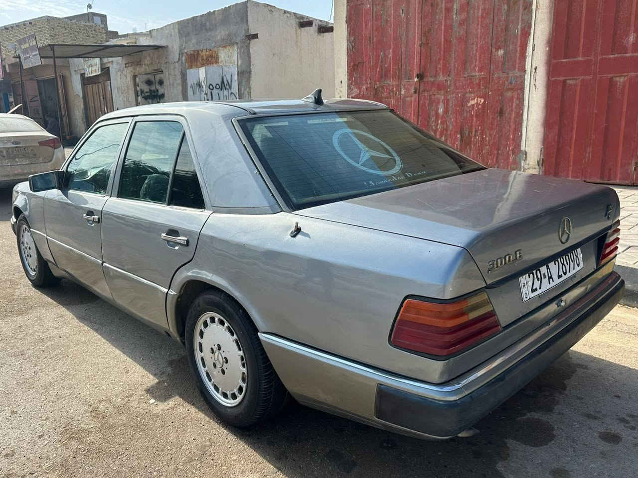 مارسدس دب موديل ٩١ مكينه ٣٠٠٠ رقم واسط النكليزي سنويه وهزه جدد صدر مامي خلفي جديد تخم تاير جديد قواعد دبلات سليمه مكان سياره واسط سعر ٥٥ وبيه مجال شي قليل ***********
