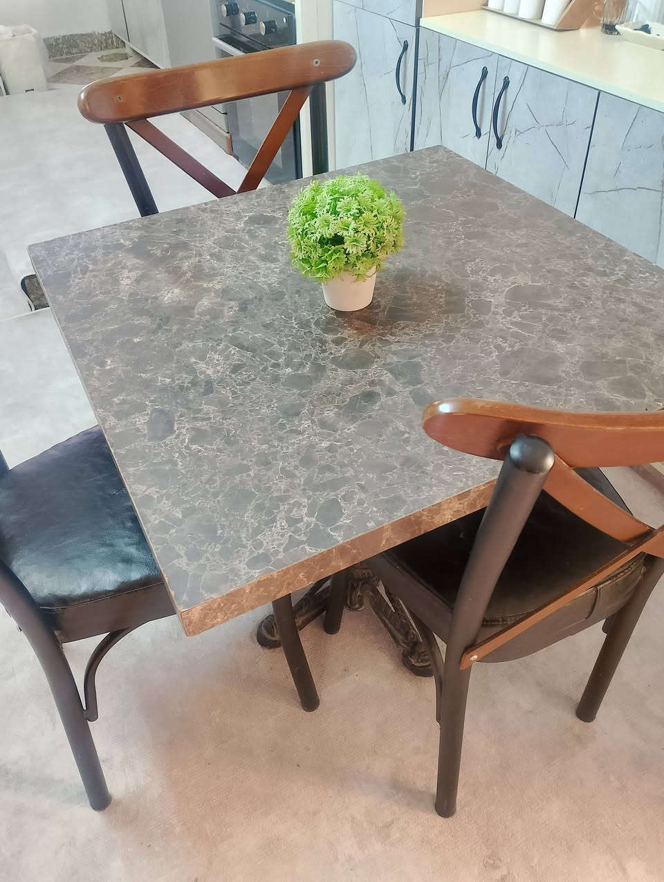 للبيع الميز فقط وب 30 ألف بسسسسس
***********
