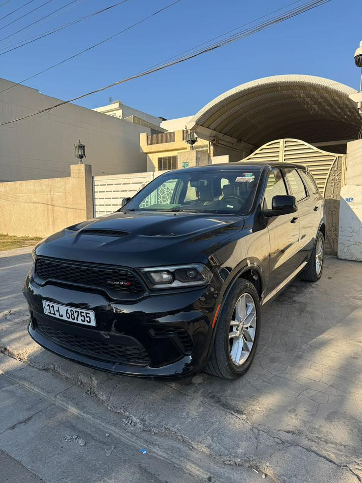 أعلان بيع 
للبيع سيارة  دورنكو GT *Dodge Durango GT 2023* بحالة ممتازة.

1. معلومات أساسية
- *الملكية*: باسمي - وارد أمريكي
- *الحادث*: حادث بسيط في الدعامية الأمامية وتم اعادتها مع تبديل ويل أمامي فقط ( بالامكان الاطلاع على صور الحادث ) 
- *اللون*: أسود
- *المكان*: بغداد
- *السعر المطلوب*: 320 ورقة
- *للتواصل*: ***********

2. المواصفات الميكانيكية
- *المحرك*: 3.6L V6 بنزين
- *ناقل الحركة*: أوتوماتيك - كفالة كير وصدر
- *الدفع*: رباعي 4x4
- *الإطارات*: بحالة  جيدة
- *نظام ABS*: مانع انزلاق
- *نظام Start/Stop*: إطفاء وتشغيل أوتوماتيكي

3. المواصفات الخارجية والداخلية
- *المصابيح*: زينون أمامي + LED + كشافات ضباب زينون
- *البنيد*: محدث أصلية
- *البدي*: بدون صبغ
- *المقاعد*: جلد أصلي VIP
- *الصندوق الخلفي*: كهربائي
- *المقود*: رياضي كهربائي مع تدفئة وتحكم كامل

4. التكنولوجيا والراحة
- *الشاشة*: شاشة لمس 10.1 إنش
- *نظام الملاحة*: GPS مدمج
- *نظام الصوت*: أصلي
- *الكاميرا*: خلفية ممتازة
- *التشغيل*: بصمة تشغيل + بصمة أبواب + بصمة الصندوق + تشغيل عن بعد
- *المقاعد*: تحكم كهربائي كامل لمقعد السائق 
- *Gear Shifters*: Paddle Shift خلف المقود

5. أنظمة السلامة
- *رادار أمامي* مع نظام مانع التصادم
- *حساسات خلفية* أصلية
- *تحذير مغادرة المسار* Lane Departure Warning
- *تحذير النقطة العمياء* Blind Spot Detection
- *تحكم ستيرن*: بلوتوث، مكالمات، مثبت سرعة Cruise Control، تحكم صوتي

السيارة نظيفة وجاهزة للاستخدام المباشر. للمعاينة والفحص، التواصل على الرقم أعلاه.
