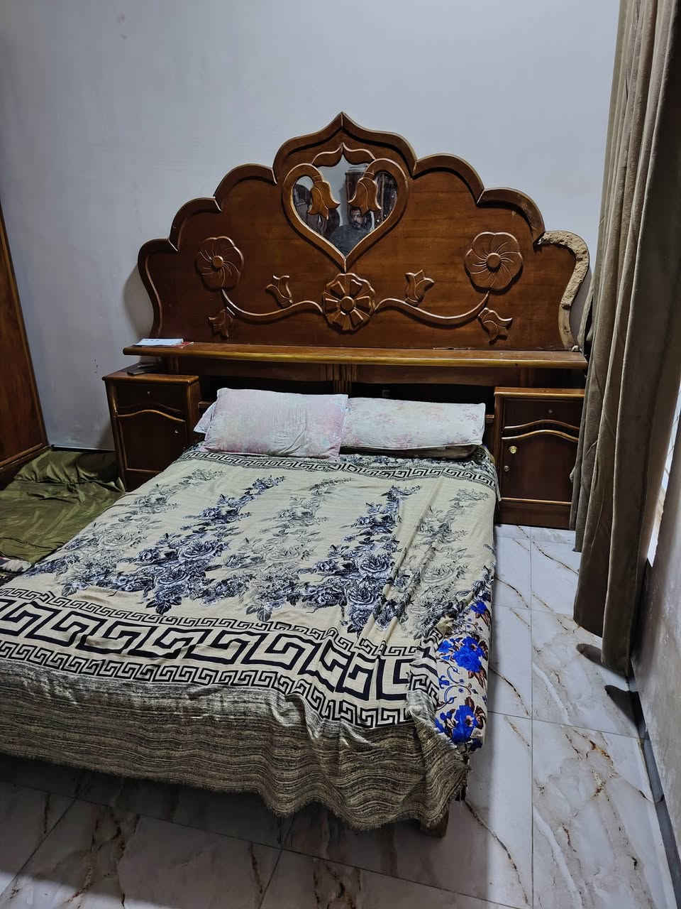 غرفه صاج طابقين داخل وخارج صاج السعر 700 وبيه مجال بسيط العنوان الديوانيه مركز ***********
