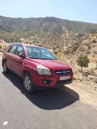 سبورتج 2009 محرك 2000 رقم بغداد  لون ماروني  بيها 3 قطع  سونار موجود  ...