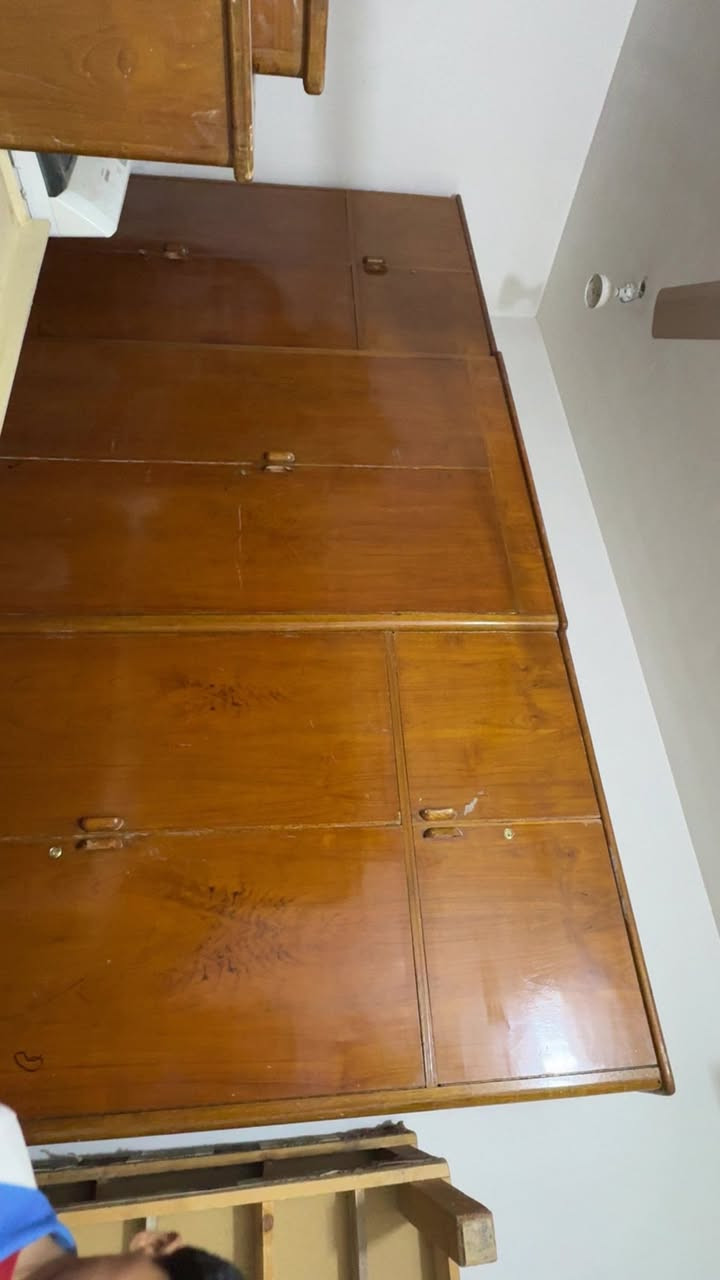 السلام عليكم غرفة للبيع نضيفه وكنتورها حيل نضيف ع فحص اريدها ب٣٠٠ وبيه مجال بسيط ***********
