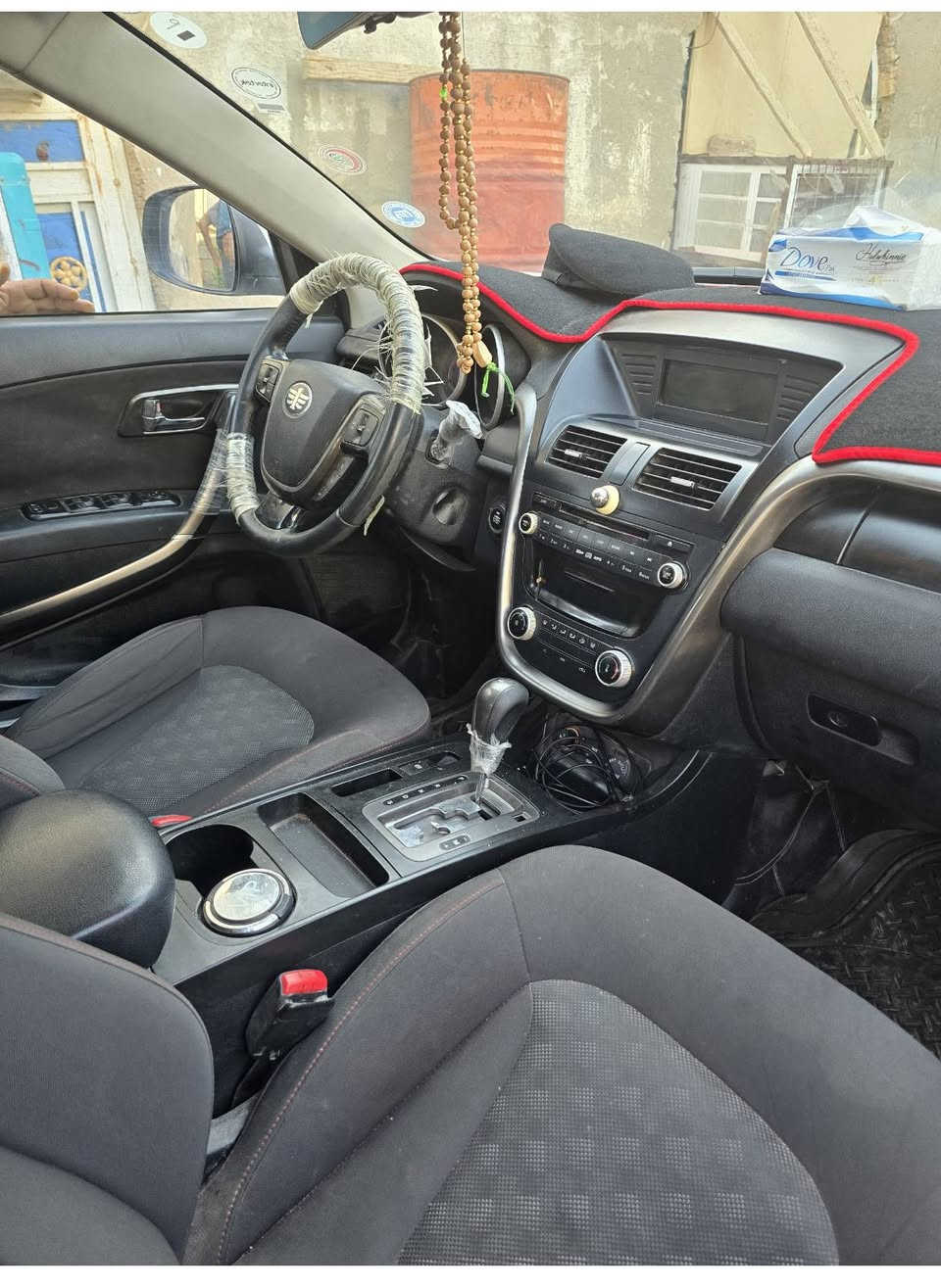 للبيع فاو 2015 شكل انفنتي
مواصفات فول فول 
تبريد تدفئه ABS كير اوتوماتيك وبيه نضام عادي واسبورت جام كهربائي قفل مركزي بصمة تشغيل سقف سلايت تشغل عن بعد بعد تثبيت سرعه شاشة وكامره خلفيه 
واماميه تحكم جهتين هندبريك داكمه محرك 2000 بلادي نفس محرك السبورتج لا صرف ولا بخار ولا صوت ولا مفتوح بيه برغي ايطاراته جديده كاعيه سياره لا صبغ ولا تبديل بيه كل جسم سياره على وضع بلادي 
سياره مال بيت  
العنوان ديالى الخالص (السعر 95 )
رقم الهاتف ***********
