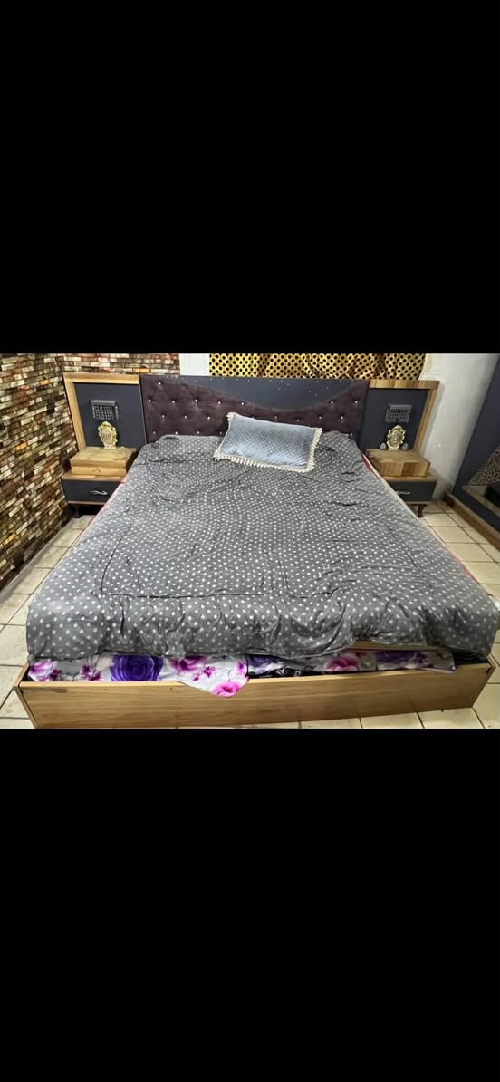 غرفه نوم 5 قطع تركيه للبيع المكان زعفرانيه السعر 300

***********
